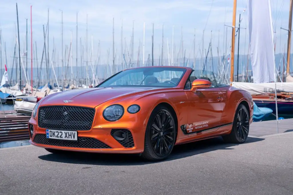 Bentley Continental GT Speed Convertible orange Flamme à la Société Nautique de Genève