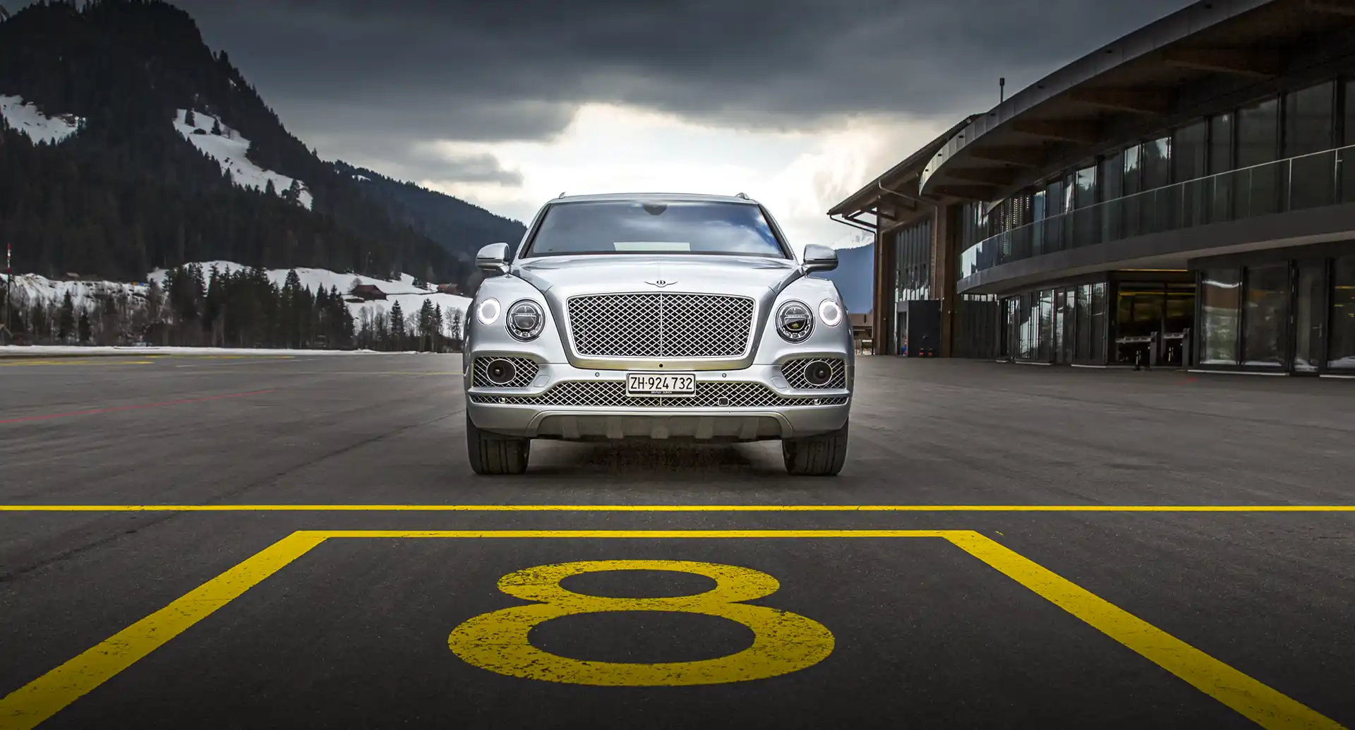 Bentayga de face au Bentley Winter Tour 2019 à Gstaad Groupe Chevalley