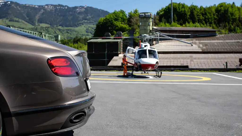 Bentley_swiss_roadtrip_2021_groupe_chevalley_helicoptere_02_225749293.webp