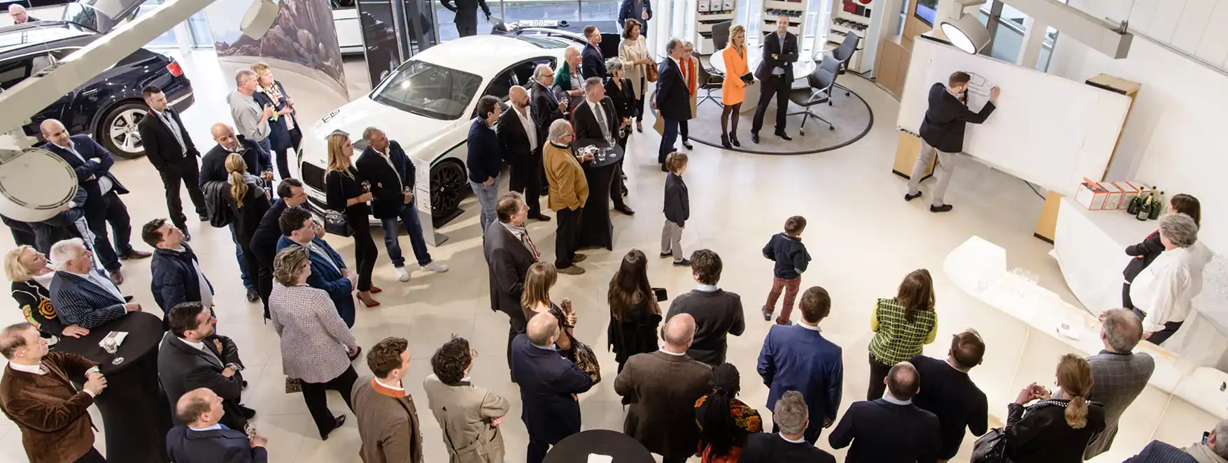 Vue aérienne de la Soirée d'inauguration Bentley Genève 2016 Groupe Chevalley