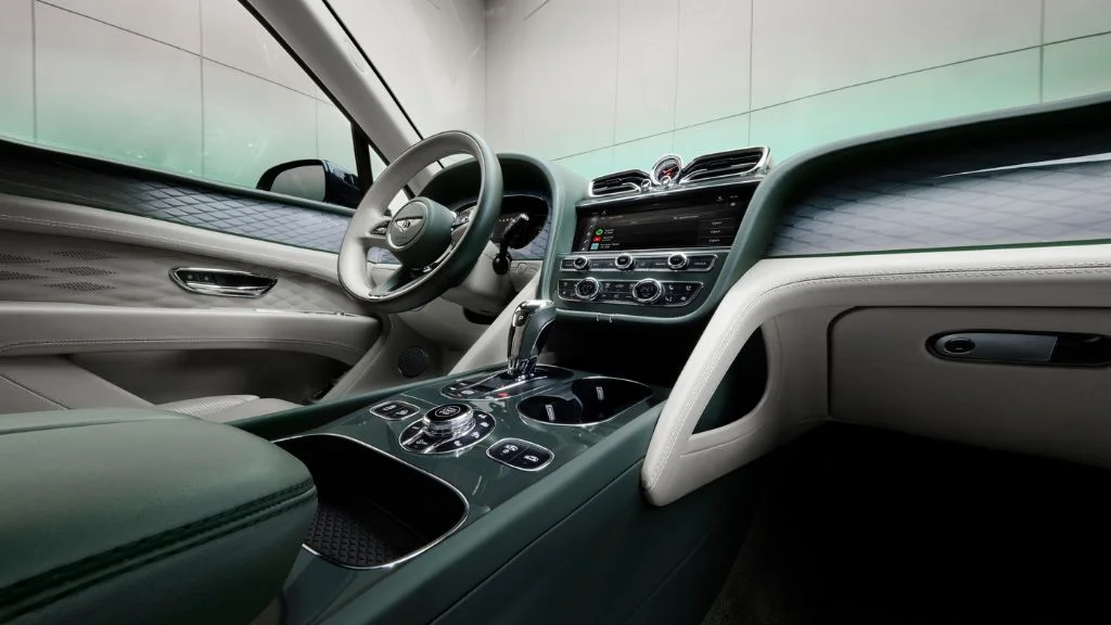 vue détaillées de l'espace arrière de la Bentayga atelier edition Groupe Chevalley