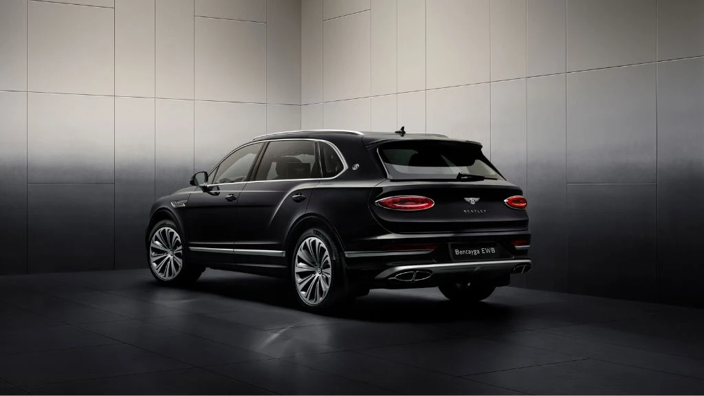 vue arrière de la Bentley Bentayga EWB Atelier Edition